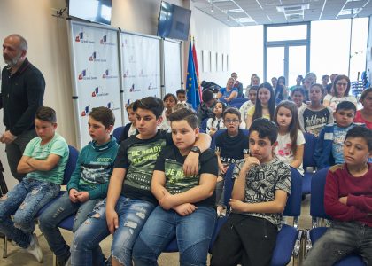 180410_demokratija_help-2