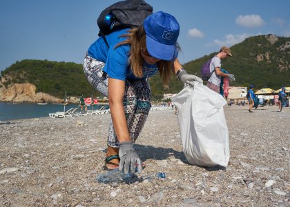 1809_eubeachcleanup