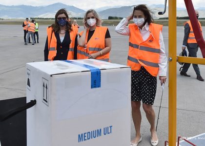 Stigao-redovni-kontingent-Fajzer-vakcina-u-Crnu-Goru
